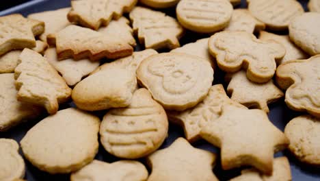 Closeup-shot-with-baked,-undecorated-gingerbread-cookies-in-different-shapes
