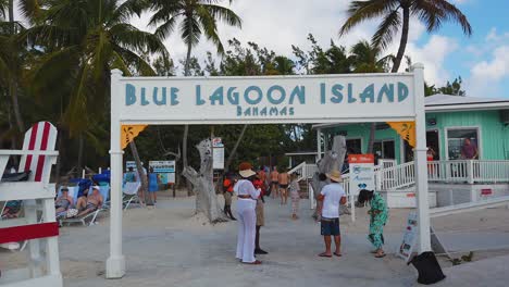 Willkommensschild-Auf-Der-Blue-Lagoon-Island-Nassau-Bahamas