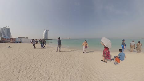 Schwenk-Von-Jumeirah-Beach-Blick-Auf-Burj-Al-Arab