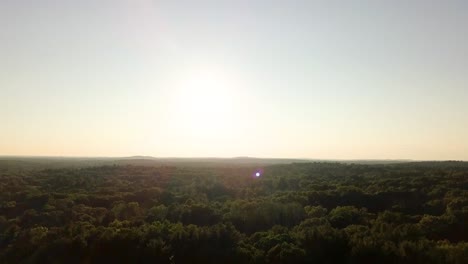 Luftaufnahme:-Sonnenuntergang-über-Den-Wäldern-Von-Maine,-Usa