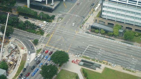 Singapur---Zeitraffer-Aus-Der-Luft-über-Einer-Belebten-Kreuzung-In-Singapur