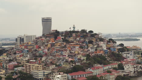 Vista-Aérea-Del-Amanecer-En-El-Cerro-Santa-Ana-En-La-Ciudad-De-Guayaquil-Ecuador