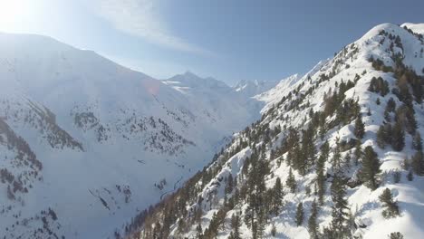 Alpine-valley-in-Livigno,-Italy