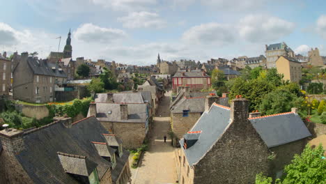 A-static-shot-of-the-narrow-and-winding-streets-of-Dinan,-France
