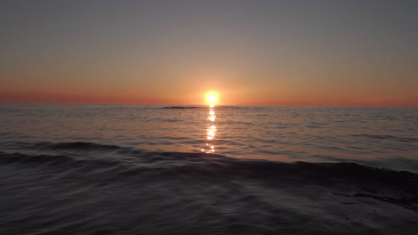 Sea-sunset-with-calm-waves,-slow-motion-with-central-composition
