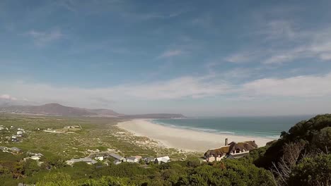 Lapso-De-Tiempo-Que-Captura-A-Noordhoek,-Un-Suburbio-En-Ciudad-Del-Cabo,-Sudáfrica,-Capturado-Desde-Chapman&#39;s-Peak-Drive