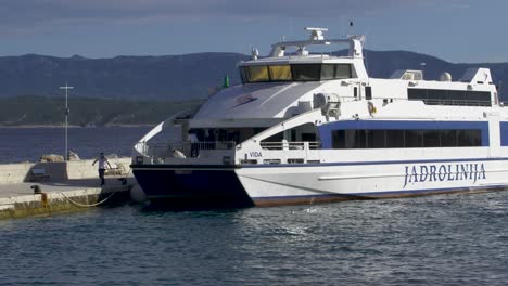 Catamaran-Vida-from-the-Croatian-state-owned-company-Jadronlinija-leaving-Bol,-Brac