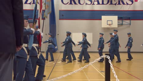 Cadetes-Del-Aire-Canadiense-Marchan-Frente-A-Un-Oficial-De-Revisión-En-Un-Desfile