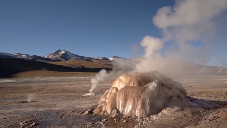 El-Tatio-geysers-boiling-at-sunrise-in-the-Atacama-desert-in-Chile,-South-America