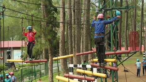 Un-Instituto-De-Montañismo-En-El-Himalaya-Escaladores-Recibiendo-Entrenamiento-En-Un-Instituto-De-Montañismo-En-El-Himalaya