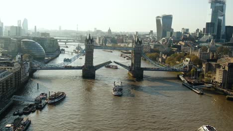 Ship-crossing-the-famous-bridge-in-london