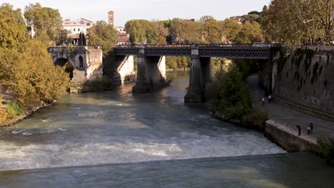 Rome-Italy-city-center-Tiber-River-and-Palatine-Broken-Bridge