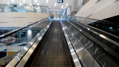 Travelator-inside-the-supermarket-is-moving-slowly-to-a-higher-level