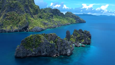 Aerial-shot-of-beautiful-island-in-El-Nido,-Palawan,-Philippines
