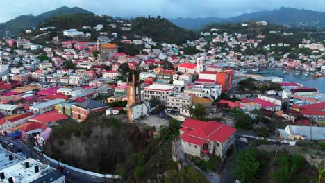 Drohnenaufnahmen-Eines-Glockenturms-In-St.-George,-Grenada