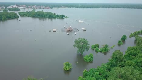 Historische-Überschwemmung-Des-Arkansas-River-Im-Softball-Komplex-Des-Pine-Bluff-Regional-Park-Unter-Wasser