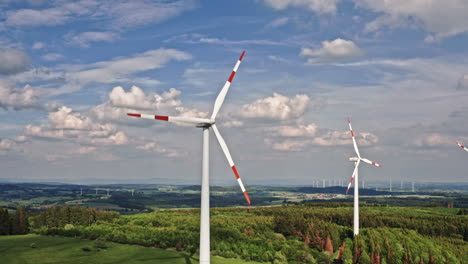 Vuelo-De-Drones-Sobre-Una-Planta-De-Energía-Eólica-En-Alemania