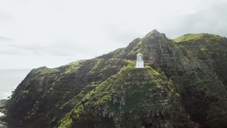 Drone-Shot-rotating-around-the-Makapu'u-Lighthouse-on-the-Southeast-Side-of-Oahu,-Hawaii
