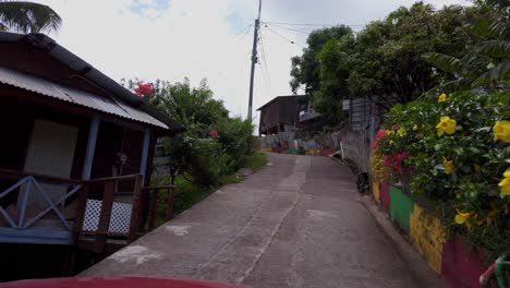 Fahren-In-Den-Dörfern-Der-Weniger-Befahrenen-Landschaft-In-Grenada