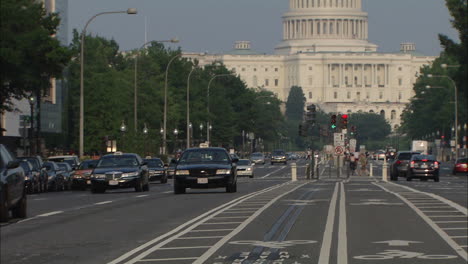 Neigung-Vom-Verkehr-Nach-US-Capitol,-Washington,-DC