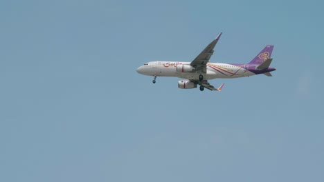 Thai-Smile-Airways-Airbus-A320-232-Hs-txm-Nähert-Sich-Vor-Der-Landung-Auf-Dem-Flughafen-Suvarnabhumi-In-Bangkok-In-Thailand