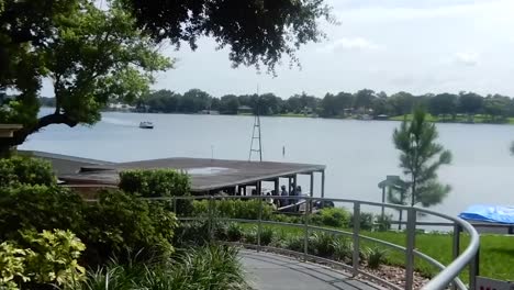 Am-Nachmittag-Am-Lake-Killarney-Im-Herzen-Der-Innenstadt-Von-Winter-Park,-Florida