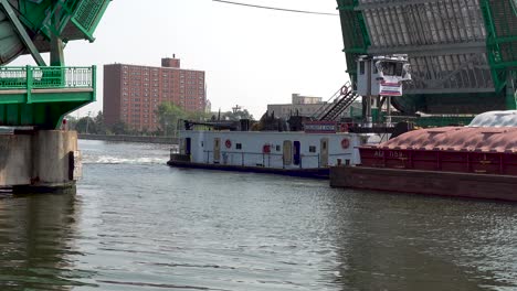 tug-boat-moving-freight-under-draw-bridge-on-the-Des-Plaines-river-Joilet-Illinois-4k