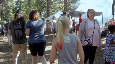 Locals-strolling-past-the-various-offerings-of-the-farmers-market