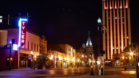 Un-Lapso-De-Tiempo-Del-Centro-De-Tyler,-Texas-En-La-Noche