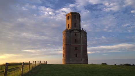 Horton-Tower,-Torre-Gótica-Construida-En-1750,-Dorset,-Inglaterra,-Al-Amanecer