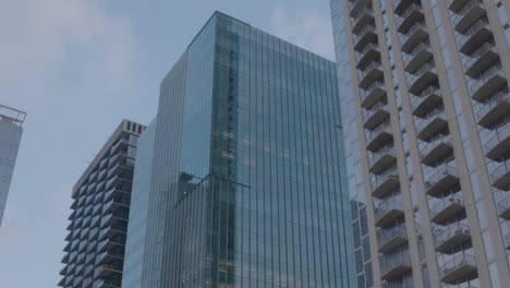 Pan-up-to-tall-glass-building-in-Austin,-Texas