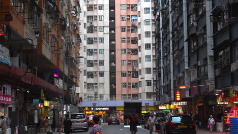 Calle-De-Hong-Kong-Con-Pueblos-Y-Mcdonald&#39;s