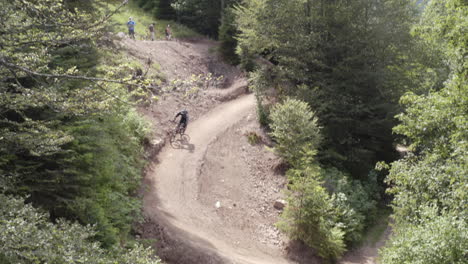 Aerial-View-of-mountain-biker-riding-downhill-on-a-bike-trail-in-the-vosges-mountains,-France