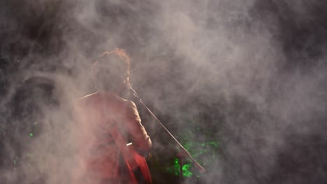 Cantante-Cantando-Durante-Un-Festival-Universitario-De-Arquitectura-En-Kerala