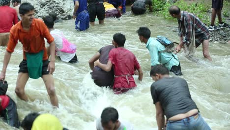 Fish-killing-festival-of-the-Himalaya:-Maund-Mela