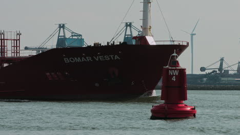Nahaufnahme-Des-Tankers-Mit-Seedeck-Im-Hafen-Von-Rotterdam