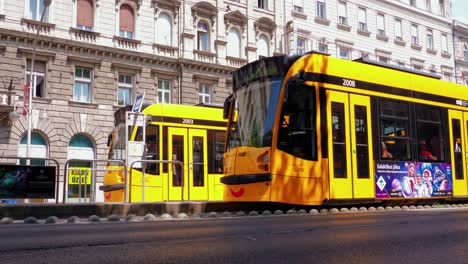 Oktogon-Ist-Eine-Station-Auf-Der-Gelben-Linie-M1-Der-Budapester-U-Bahn-Unter-Oktogon