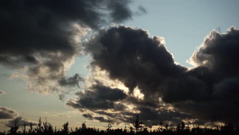 Timelapses-De-Locas-Nubes-En-Movimiento-En-Islandia