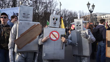 Roboter-Tanzen-Bei-Artikel-13-Protest-In-Berlin-Deutschland