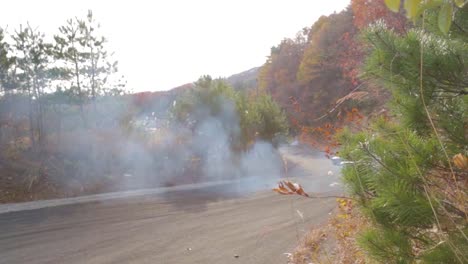 Paar-Nissan-Silvia-Drift-Autos-Driften-Um-Eine-Ecke-In-Fukushima