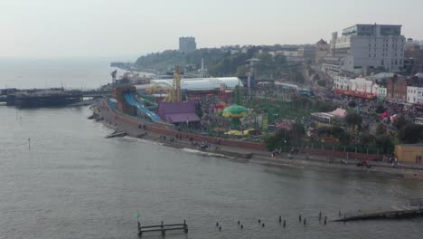 Southend-Seafront-Am-Feiertagswochenende,-Peter-Pan-Spielplatz