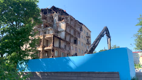 Edificio-Siendo-Destruido,-Sitio-De-Construcción