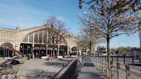 Estación-Central-De-Tren-De-Gotemburgo-Suecia,-Lapso-De-Tiempo-Fuera-De-La-Entrada-Occidental