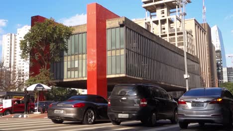 the-Museum-of-Art-of-Sao-Paulo,-MASP,-in-Paulista-avenue