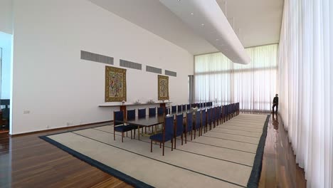 Kippschuss-Im-Bankettsaal-Des-Alvorada-Palastes,-Der-Zum-Amtshaus-Des-Brasilianischen-Präsidenten-Gehört