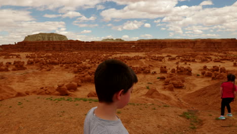 Lapso-De-Tiempo-De-Rocas-Rojas-En-Goblin-Valley,-Utah