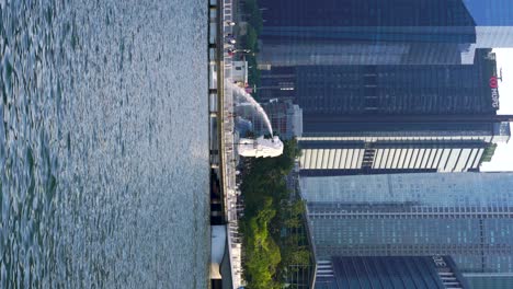 Cbd-De-Singapur-Y-Los-Turistas-Caminan-Por-El-Parque-Merlion