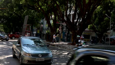 Normal-city-traffic-in-Manaus,-Brazil---establishing-shot
