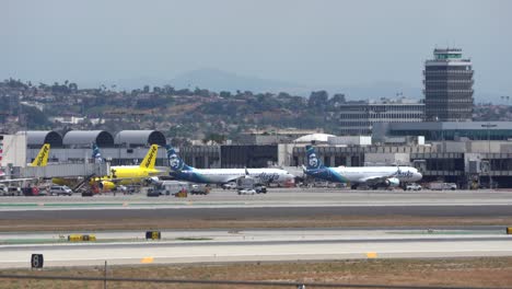 File-flights-arriving-in-Los-Angeles
