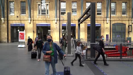 People-walk-towards-a-train-in-Kings-Cross-Station